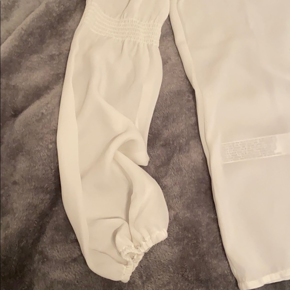 White blouse - Picture 2 of 3